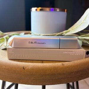 r.e.m. beauty Flourishing Lengthening Mascara - Silver